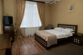 Гостиница Усадьба Махачкала Стандартный номер с кроватью размера "queen-size"-1