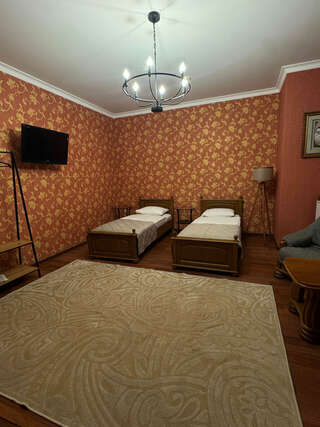 Гостиница Усадьба Махачкала Просторный двухместный номер с 2 отдельными кроватями-1